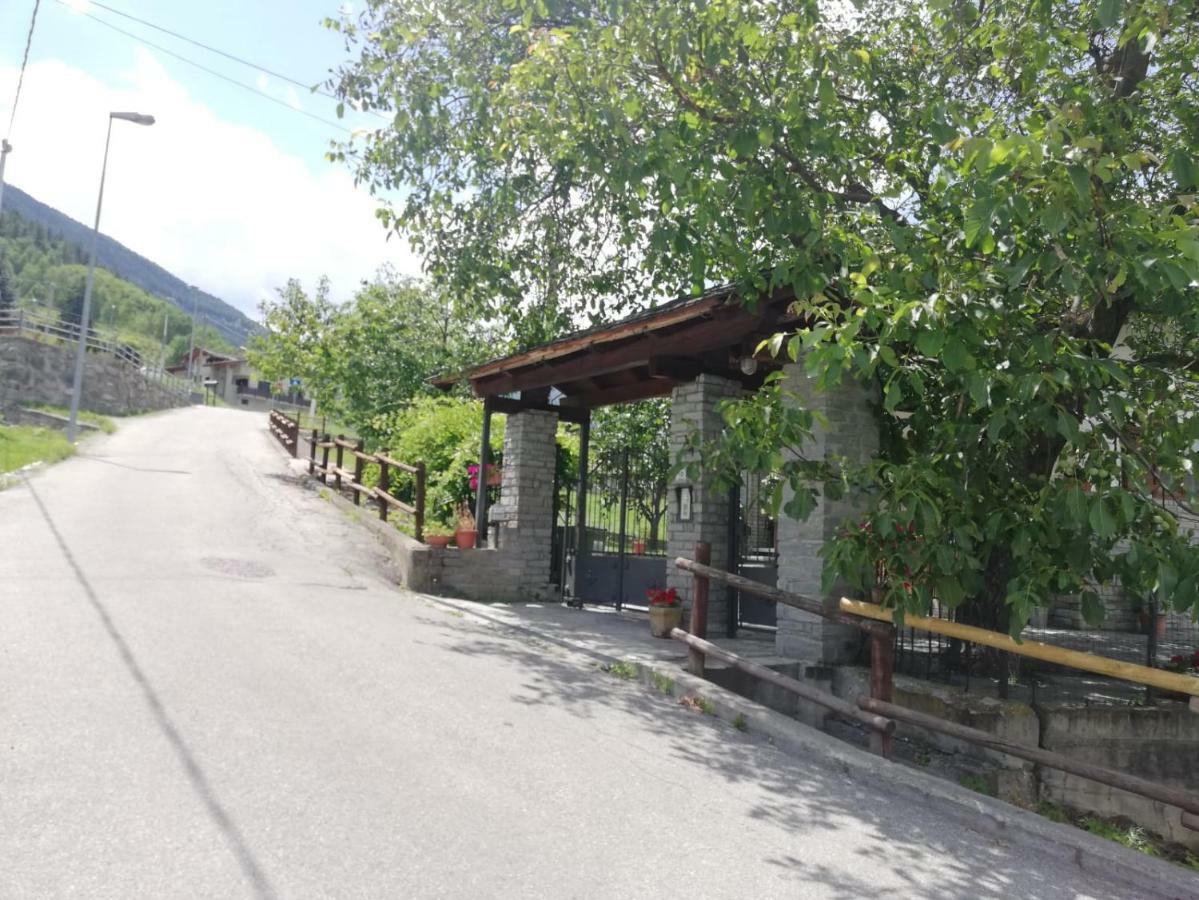 La Taverna Di Elide Aymavilles Exteriör bild
