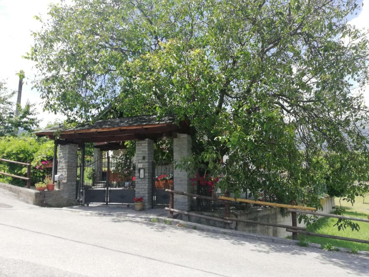 La Taverna Di Elide Aymavilles Exteriör bild
