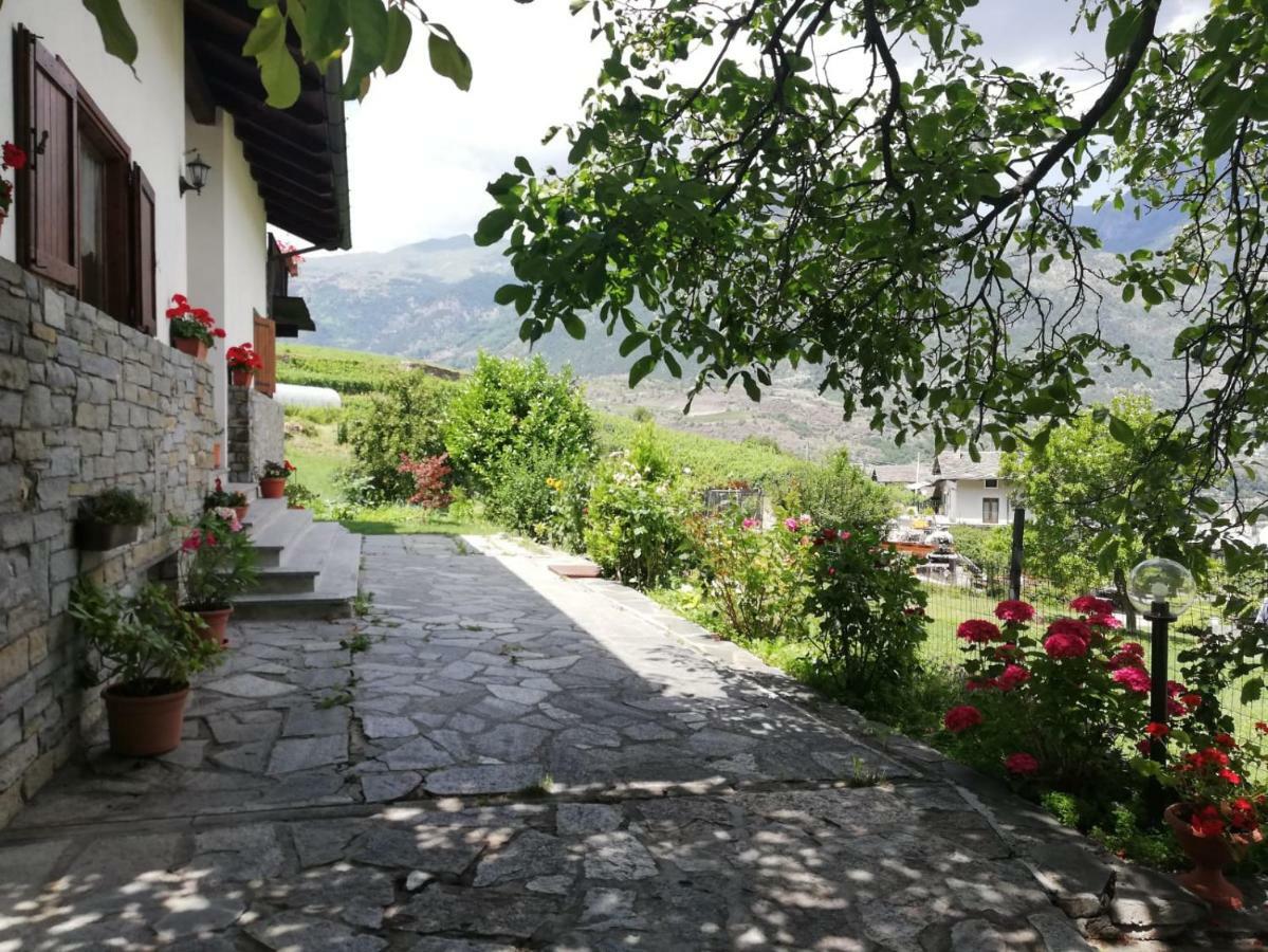 La Taverna Di Elide Aymavilles Exteriör bild