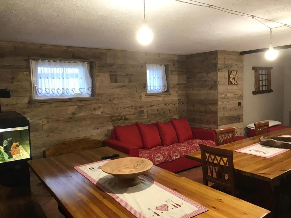 La Taverna Di Elide Aymavilles Exteriör bild